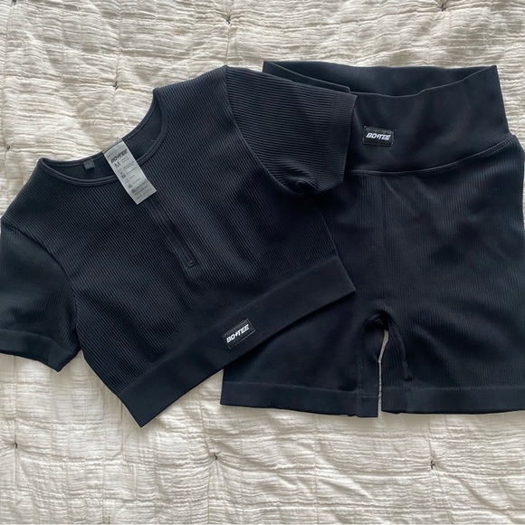 BO + TEE WORKOUT SET - Picture 1 of 4